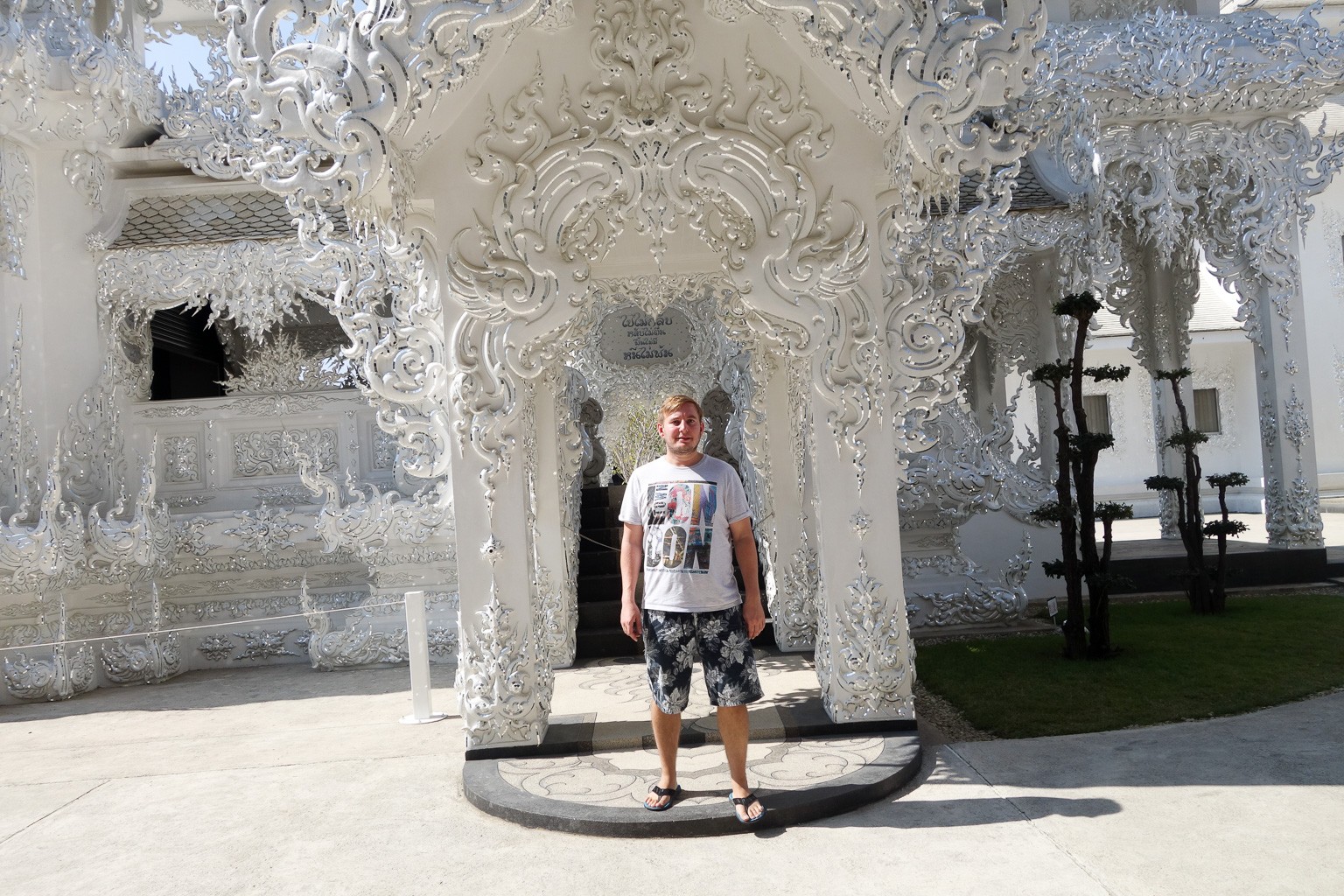 The White Temple Wat Rong Khun In Chiang Rai 11